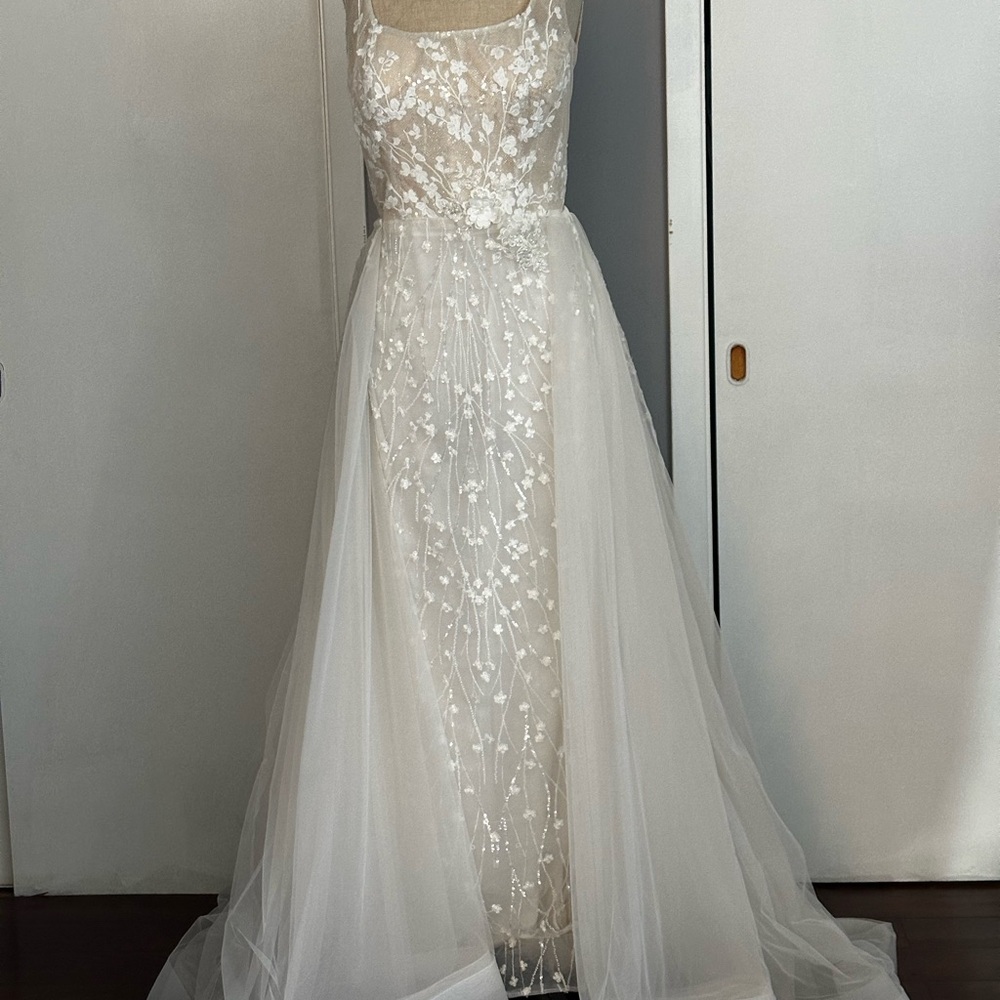 Laced wedding dress
